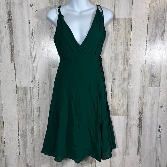 Reformation Emerald Green Wrap Dress  Size Small  Spaghetti Strap 100%  Viscose - www.toquedesaborminas.com.br
